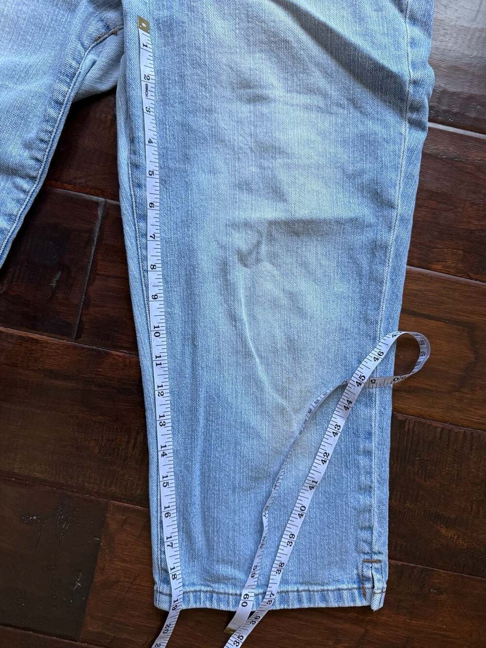 Lauren Jeans Co. Ralph Lauren Women's Size 12 Light Wash Denim Capri Jeans - Picture 6 of 6